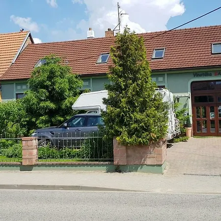 Apartman Garden Apartment *